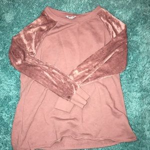 crew neck with crushed velvet sleeves